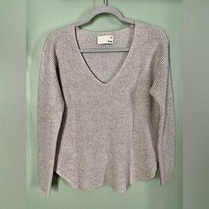 Aritzia Wilfred sweater. Light grey. Size small. Excellent condition.